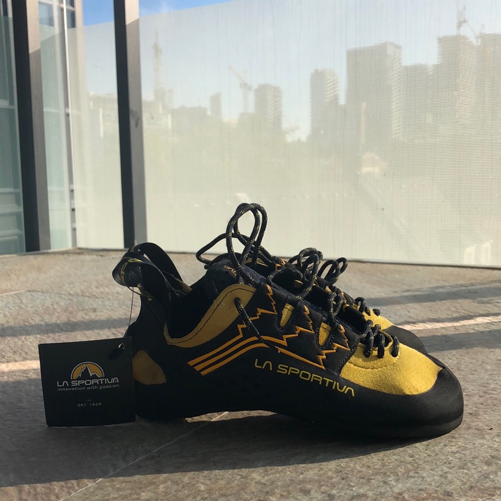 BRAND NEW UNWORN La Sportiva Katanas in size 38.5